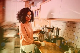 IDC：去年全球电动车市场接近1100万辆，国内市场接近700万辆